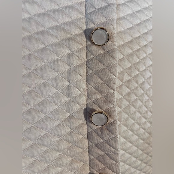 Women's Beige Quilted Top with Ruffle, Size Large - Picture 4 of 5